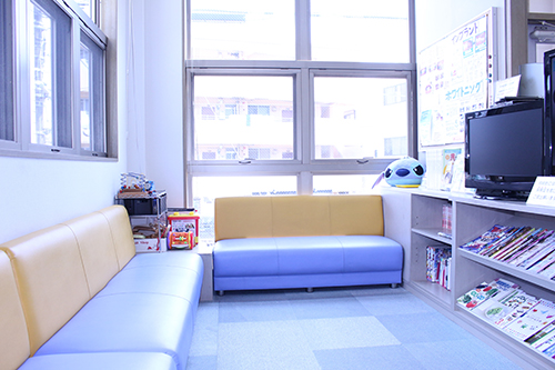 松永歯科クリニック 待合室1写真