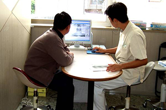 松永歯科クリニック 問診テーブル写真